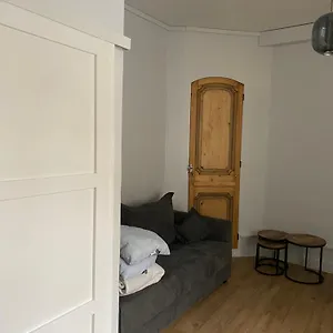 https://studio-hyper-centre-le-puy-en-velay.hotels-rhonealpes.com